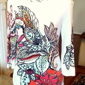 Chico’s beautiful, floral & colorful top